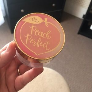 Too faced setting powder